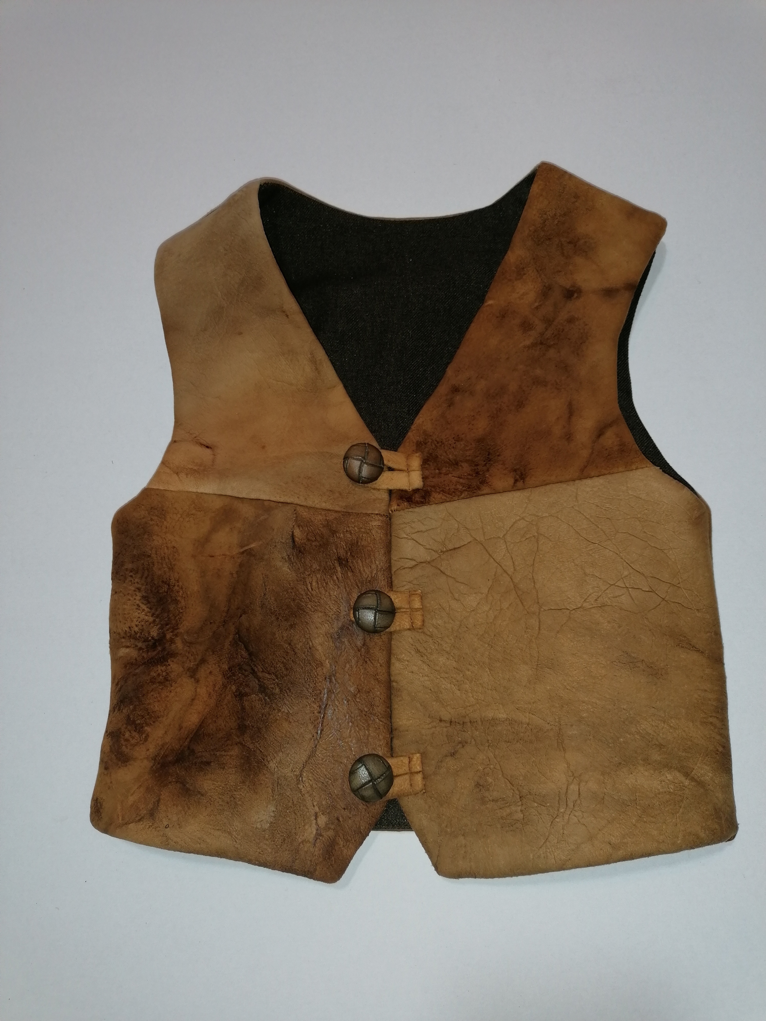 Weste aus Zunderleder